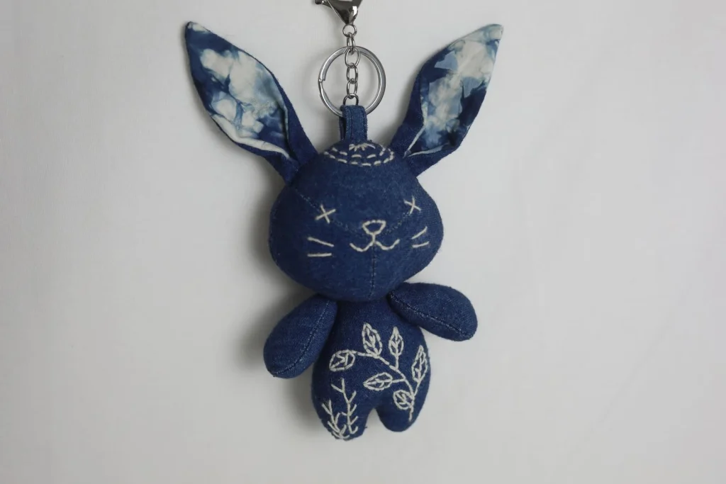 Bunny keychain | botanical dye | Chinese handicrafts -O1CN01Zn1Yzk2C8XNWFVWeM 2215410978429 0 cib scaled
